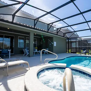 Holiday home Stunning 5bd W/ Pool Close To @ Solterra 7829, Davenport