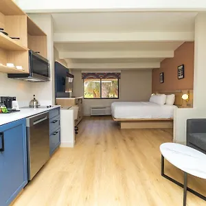 Отель Ramada By Wyndham Orlando South, Давенпорт